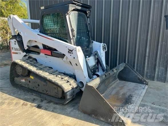 Bobcat T870 滑移轉向裝載機