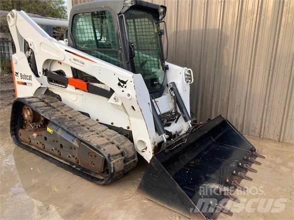 Bobcat T870 滑移轉向裝載機