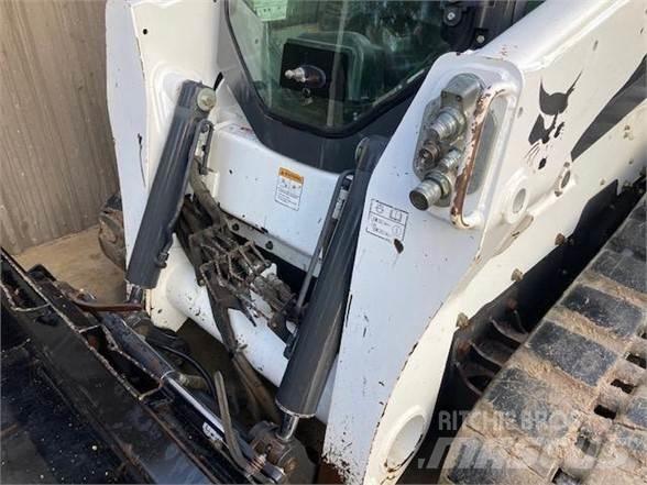 Bobcat T870 滑移轉向裝載機