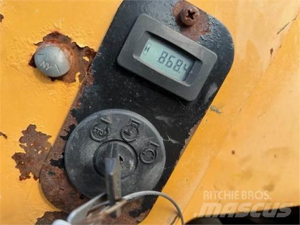 Boxer 320 滑移轉向裝載機