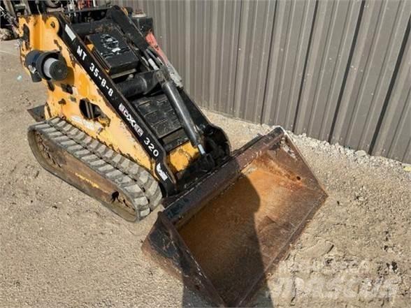 Boxer 320 滑移轉向裝載機