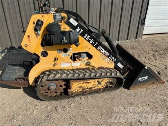 Boxer 320 滑移轉向裝載機