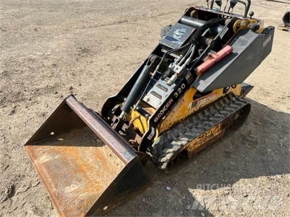 Boxer 320 滑移轉向裝載機