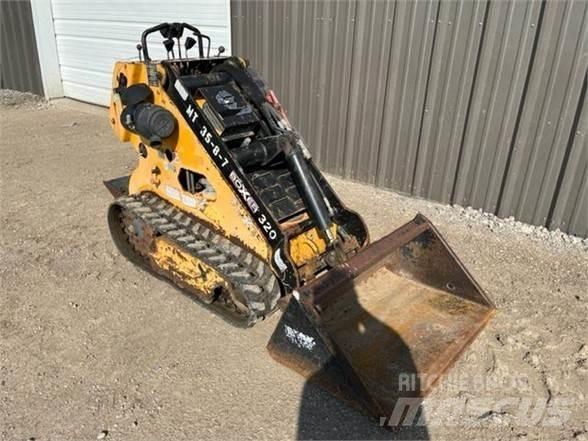 Boxer 320 滑移轉向裝載機