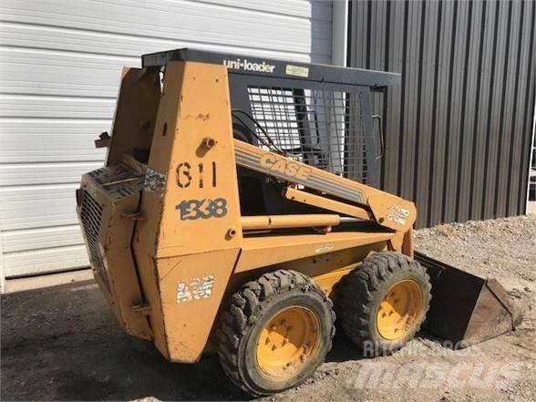 CASE 1838 滑移轉向裝載機