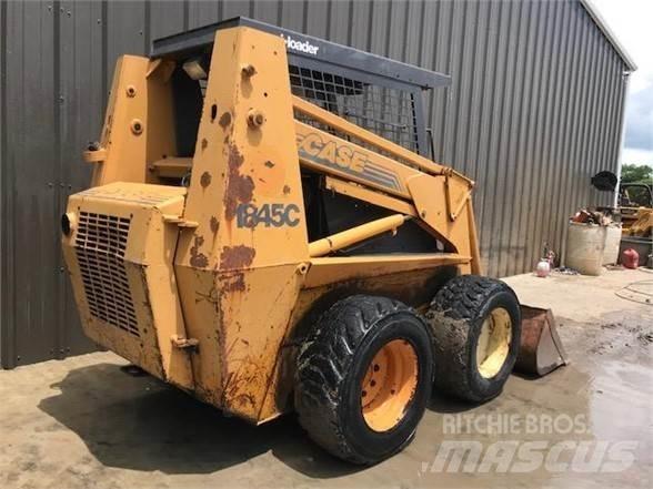 CASE 1845C 滑移轉向裝載機