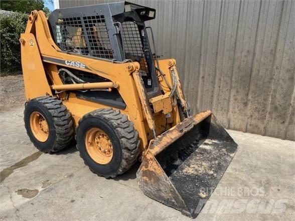 CASE 435 滑移轉向裝載機