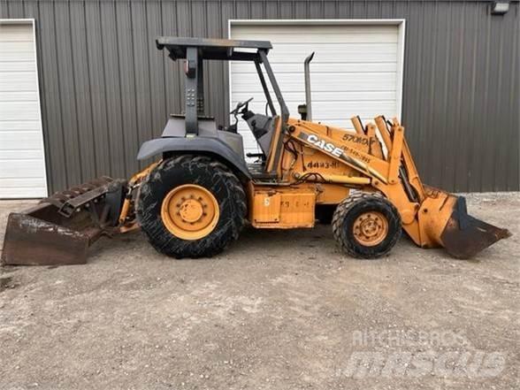 CASE 570M XT 輪胎式裝載機