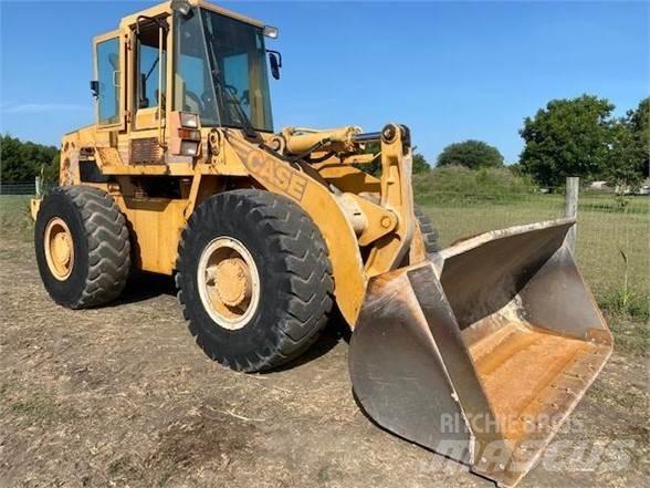 CASE 621B 輪胎式裝載機