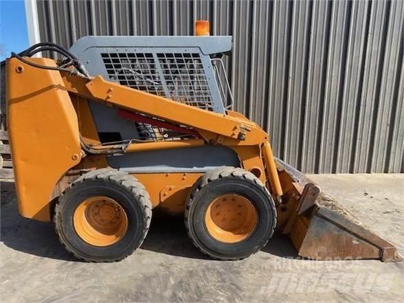 CASE 70XT 滑移轉向裝載機