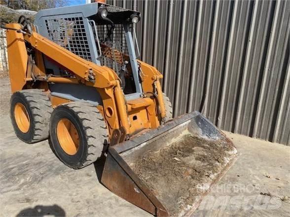 CASE 70XT 滑移轉向裝載機