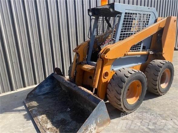 CASE 70XT 滑移轉向裝載機