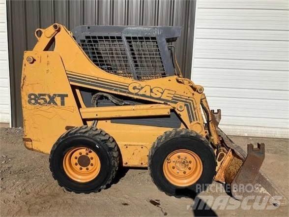 CASE 85XT 滑移轉向裝載機