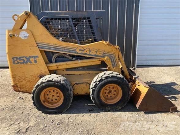 CASE 85XT 滑移轉向裝載機