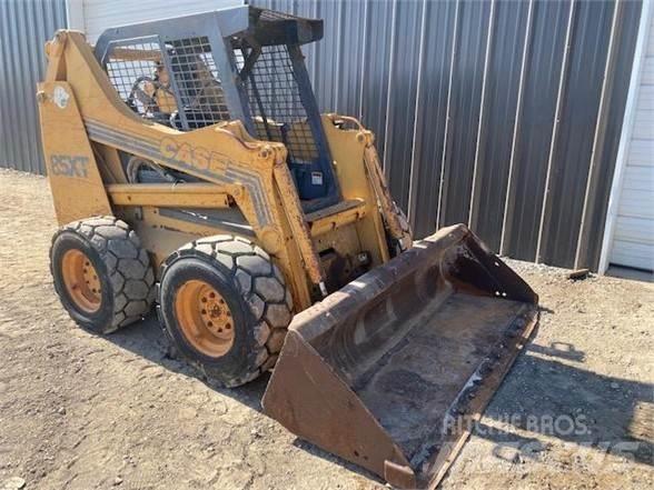 CASE 85XT 滑移轉向裝載機