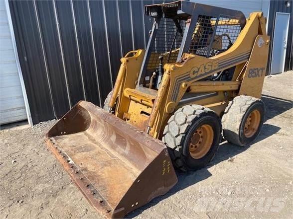 CASE 85XT 滑移轉向裝載機
