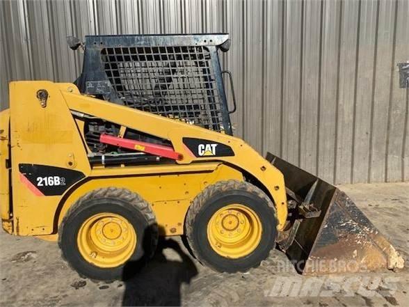 CAT 216B2 滑移轉向裝載機