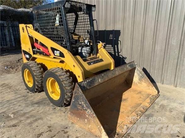 CAT 216B2 滑移轉向裝載機