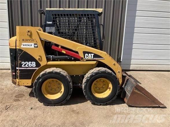 CAT 226B 滑移轉向裝載機