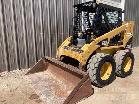 CAT 226B 滑移轉向裝載機
