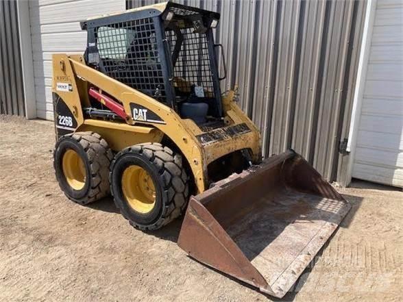 CAT 226B 滑移轉向裝載機
