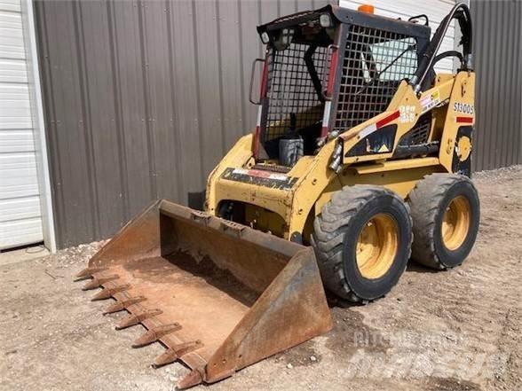 CAT 228 滑移轉向裝載機