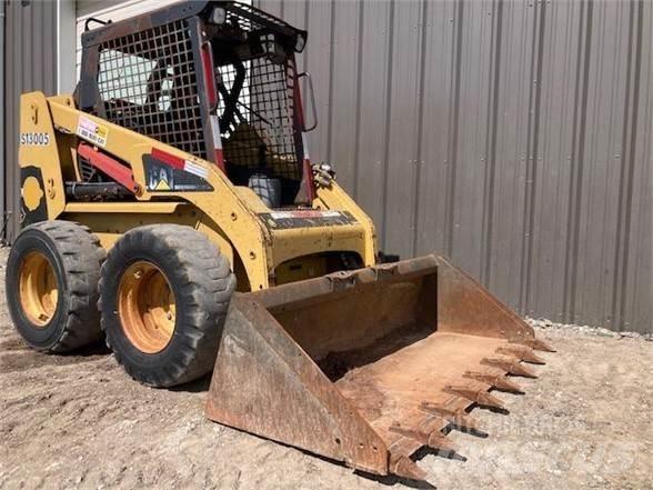 CAT 228 滑移轉向裝載機