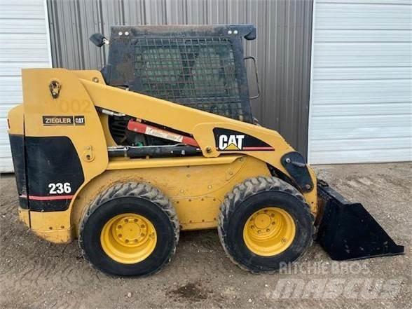 CAT 236 滑移轉向裝載機