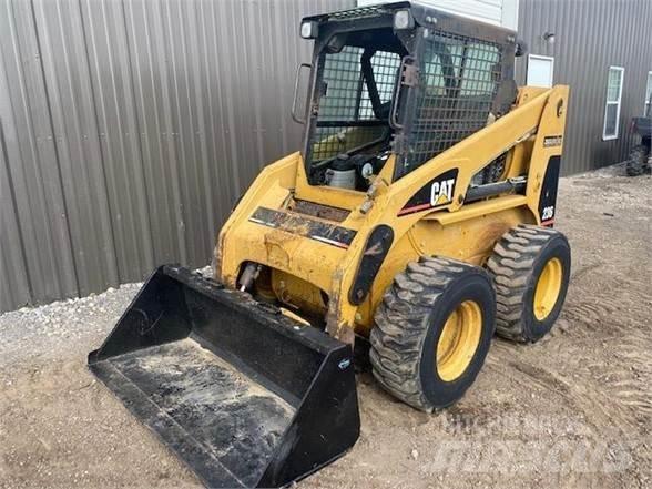 CAT 236 滑移轉向裝載機