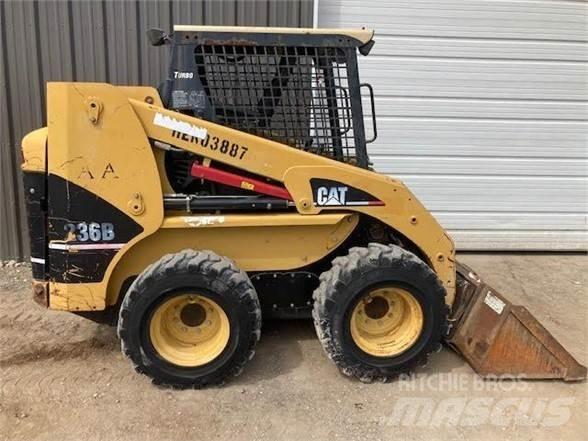 CAT 236B 滑移轉向裝載機