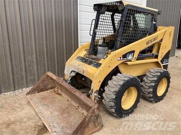CAT 236B 滑移轉向裝載機