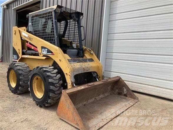 CAT 236B 滑移轉向裝載機