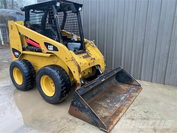 CAT 236B2 滑移轉向裝載機