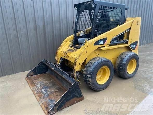 CAT 236B2 滑移轉向裝載機