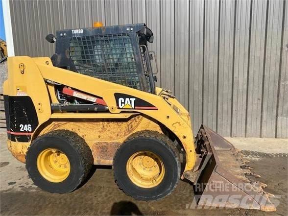 CAT 246 滑移轉向裝載機