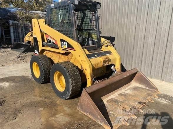 CAT 246 滑移轉向裝載機