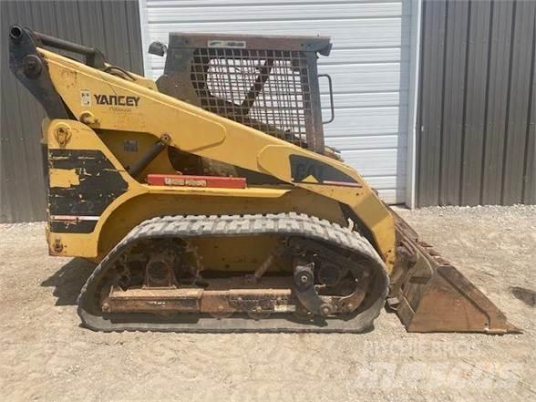 CAT 252 滑移轉向裝載機