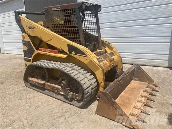 CAT 252 滑移轉向裝載機