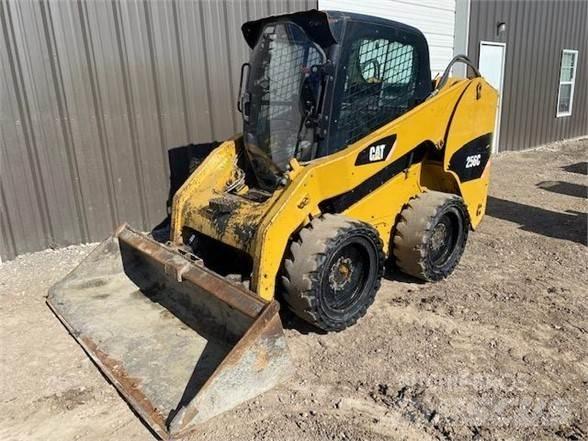 CAT 256C 滑移轉向裝載機