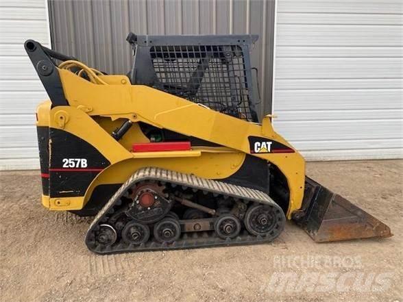 CAT 257B 滑移轉向裝載機