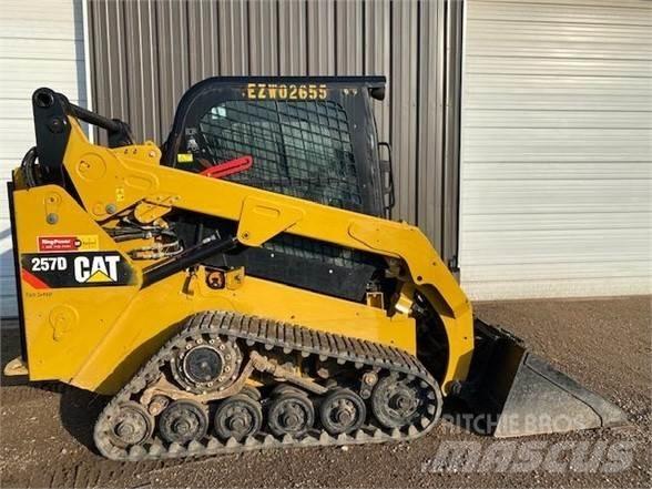 CAT 257D 滑移轉向裝載機