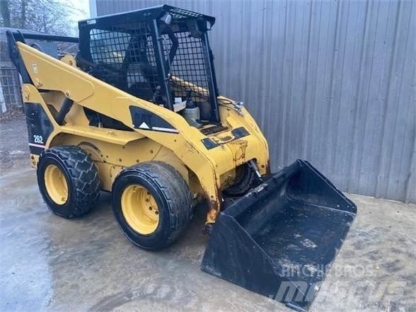 CAT 262 滑移轉向裝載機