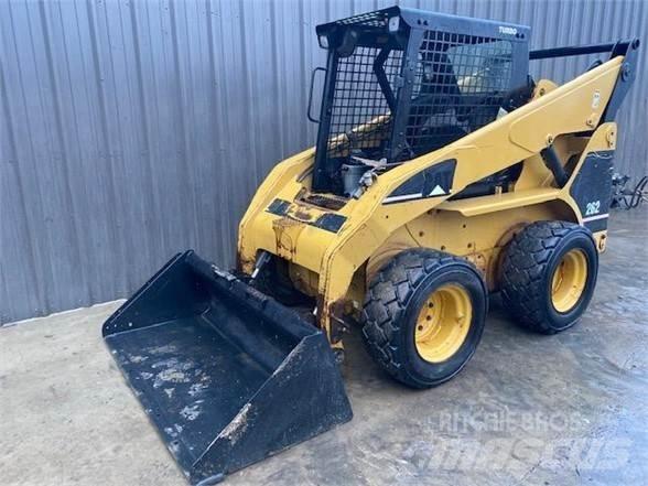 CAT 262 滑移轉向裝載機