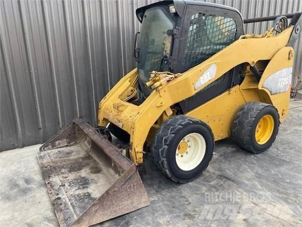 CAT 272C 滑移轉向裝載機