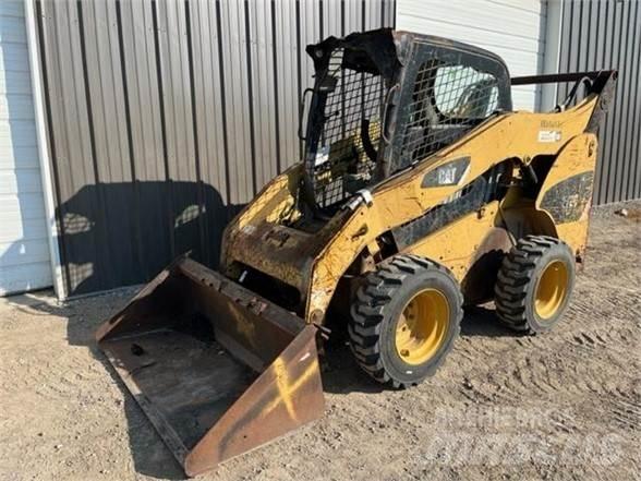 CAT 272C 滑移轉向裝載機