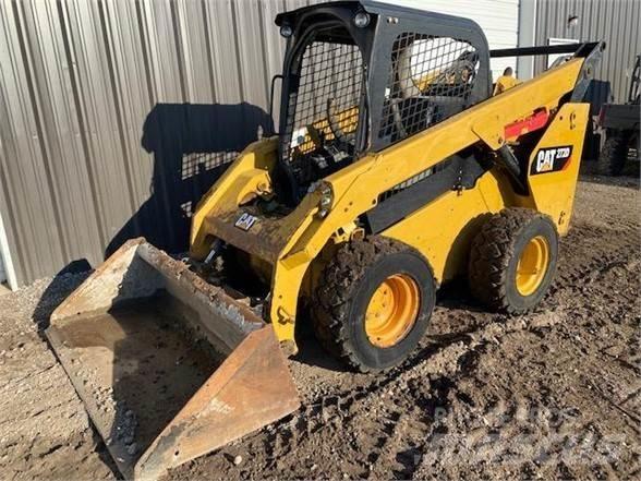 CAT 272D 滑移轉向裝載機