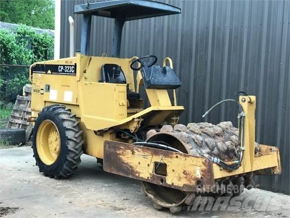 CAT CP-323C 單輪滾壓機