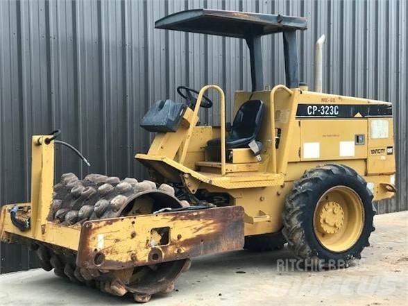 CAT CP-323C 單輪滾壓機