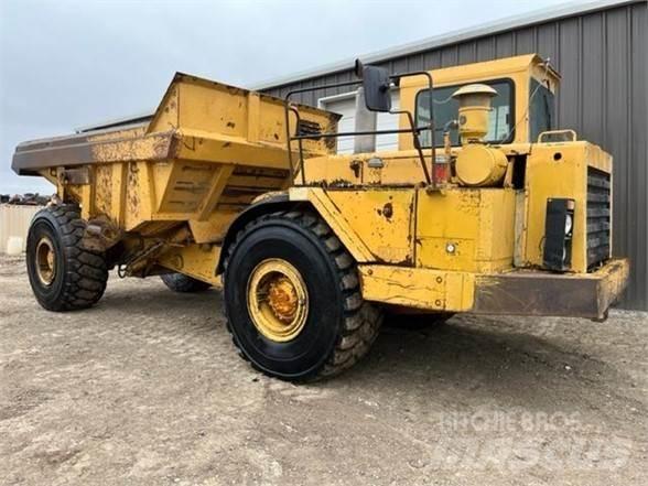 CAT D25C 鉸接式起吊車