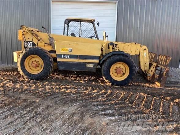 CAT TH63 伸縮臂操作車